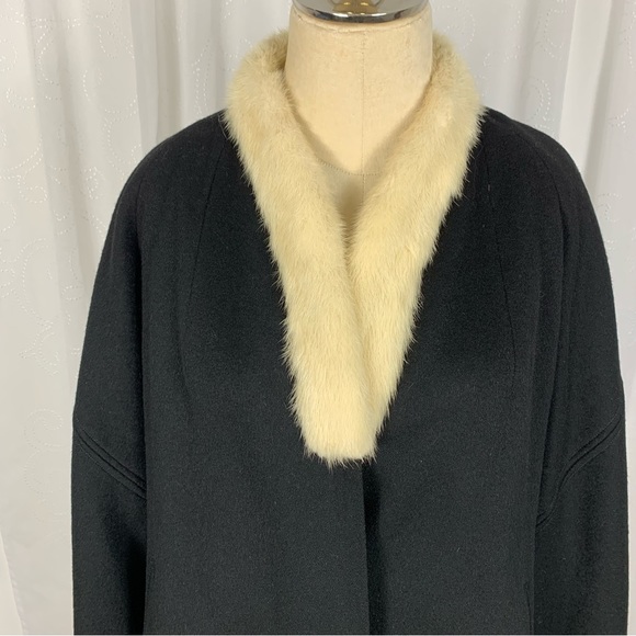 Vintage Black Wool coat with white fur collar - Picture 2 of 15